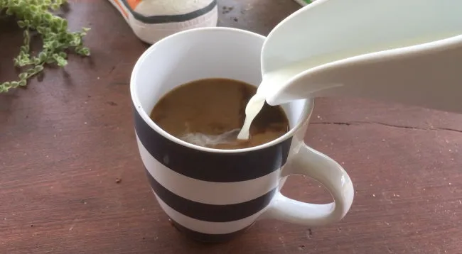 add milk to coffee
