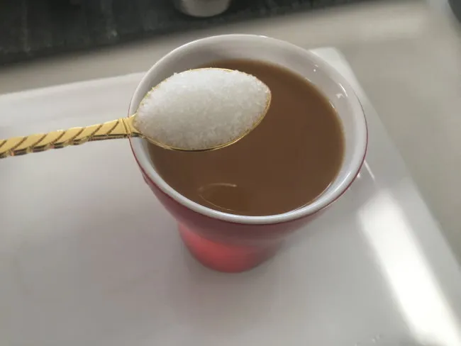 add sugar to coffee 
