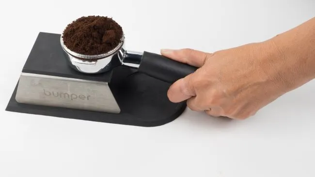add espresso to portafilter