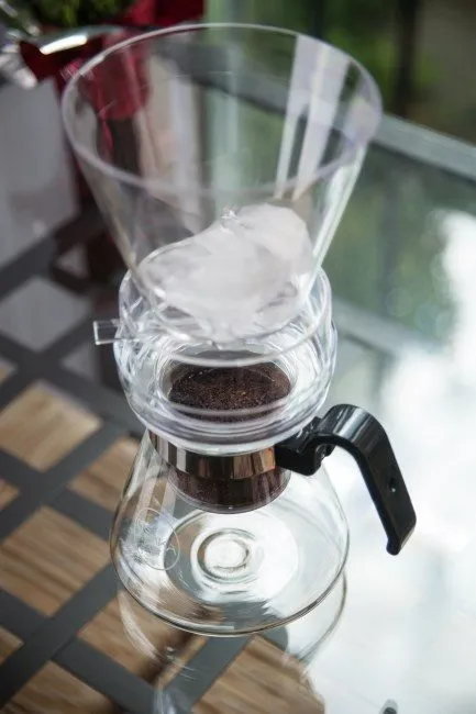 add ice to cold coffee dripper