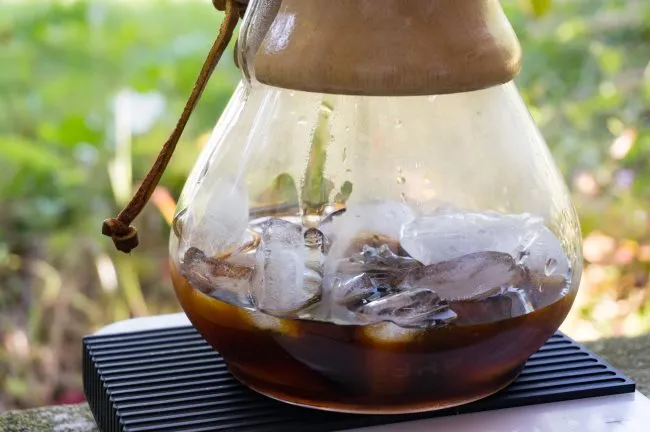 iced chemex coffee brewing