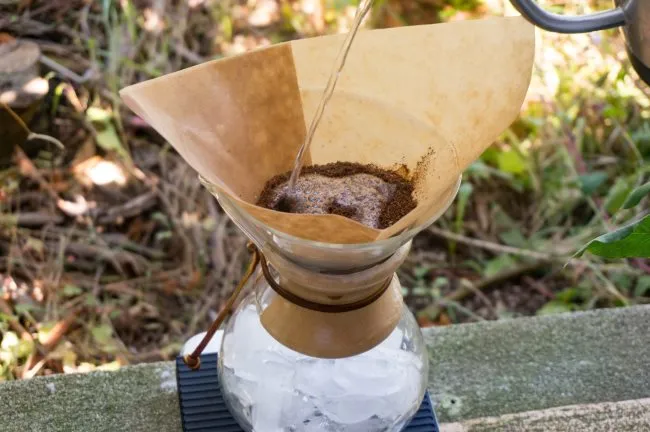 iced chemex - add hot water 
