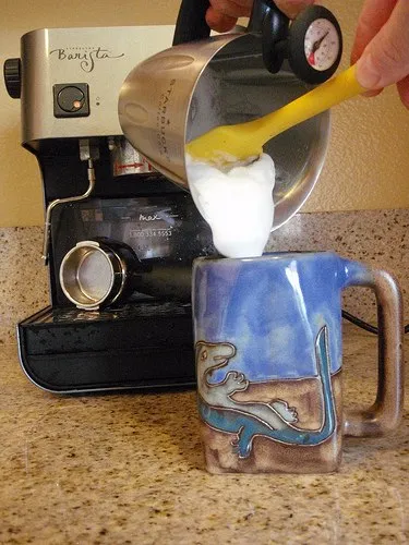 Making Cappuccino foam with Starbucks Barista Espresso Machine 