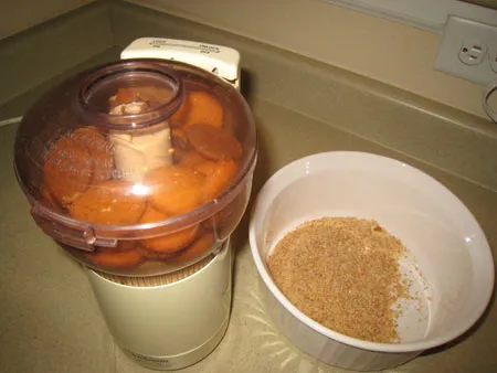 Put walnuts into the food processor.