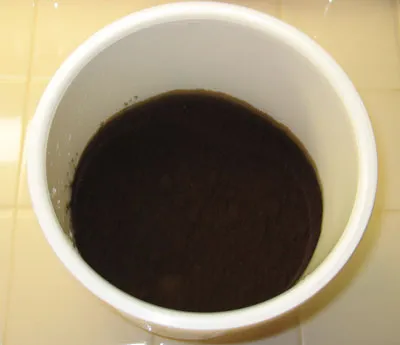 add Coffee in Toddy maker