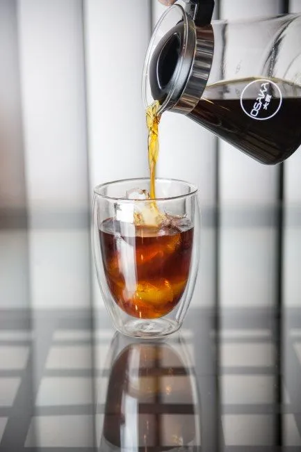 pour iced coffee from coffee dripper 