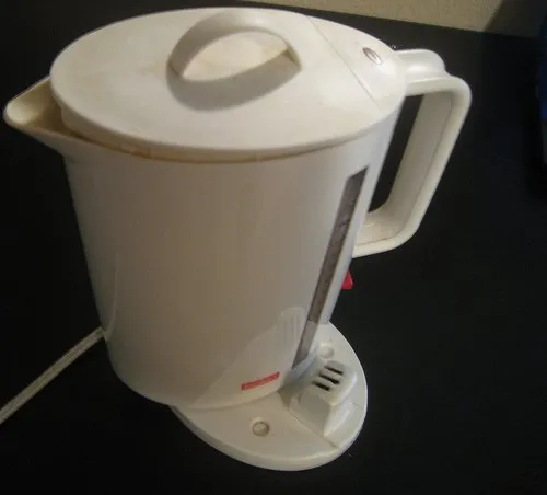 store-bodum-kettle-sideways