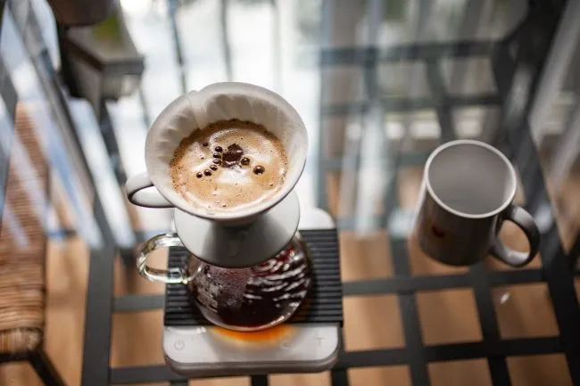 v60 coffee firs pour 2